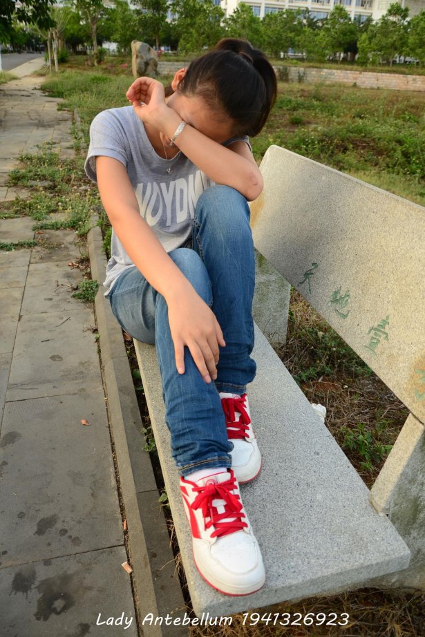 [战前女神] 美腿镁足精品摄影套图 028 [74P/144MB]