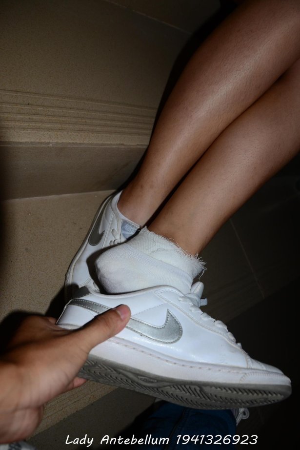 [战前女神] 美腿镁足精品摄影套图 036 [73P/101MB]