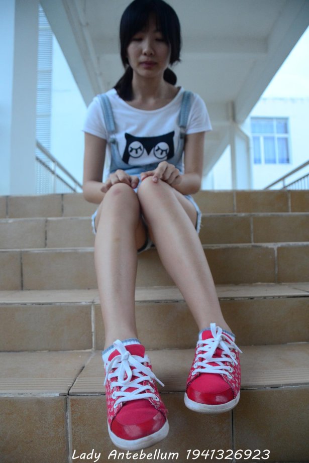 [战前女神] 美腿镁足精品摄影套图 039 [37P/118MB]