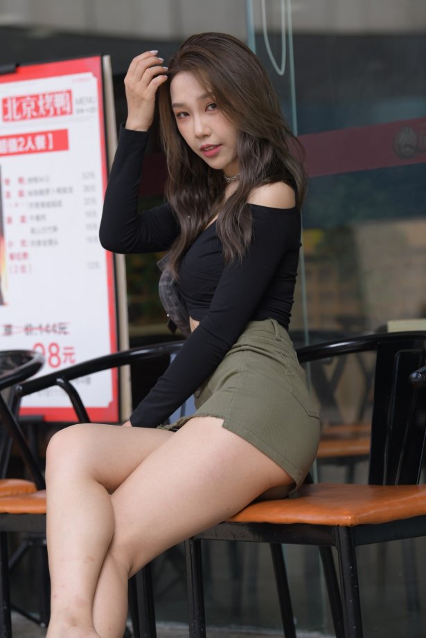 精选街拍作品 NO.1671 一始街拍作品 – 绿色短裙女孩[740P/906MB]