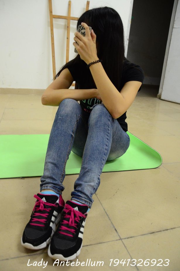 [战前女神] 美腿镁足精品摄影套图 056 [75P/82MB]