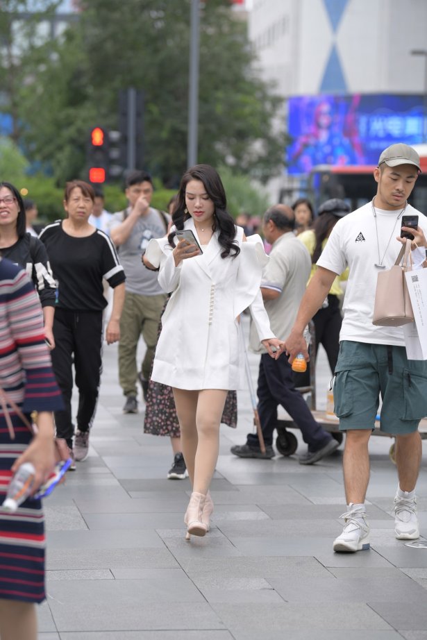 精选街拍作品 NO.1890 肉丝，高跟，女友[25P/29.4MB]