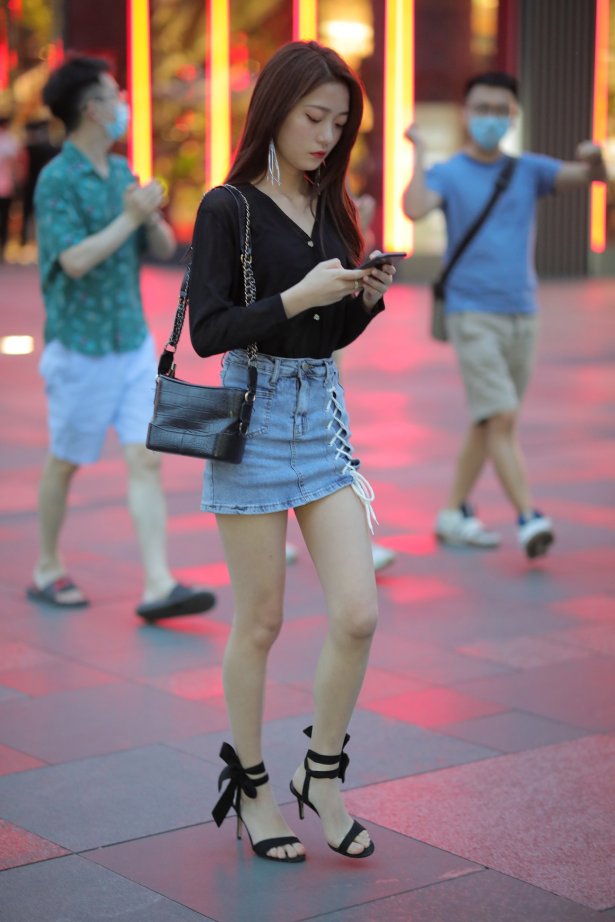 精选街拍作品 NO.1784 凯恩街拍作品 – 短裙小镁钕[31P/27.4MB]