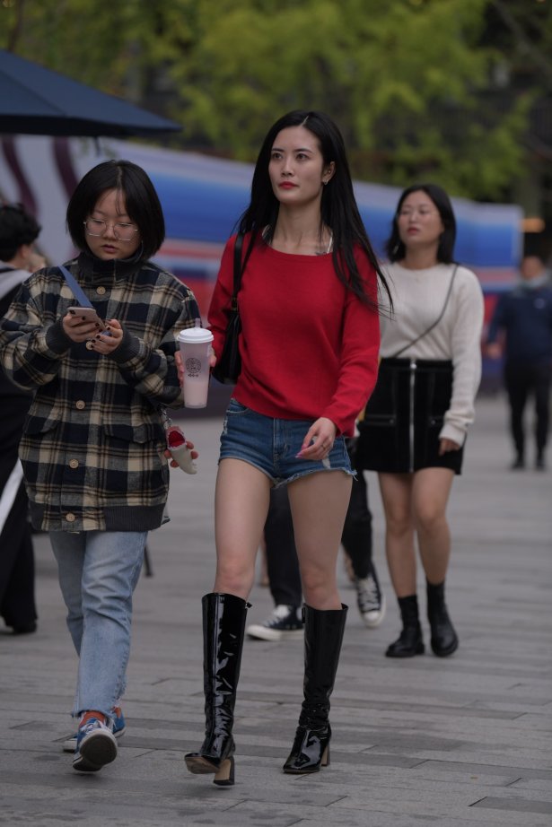 精选街拍作品 NO.1799 视觉冲击街拍作品 – 美腿热裤YY[83P/105MB]