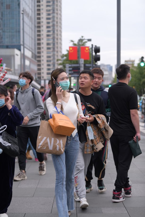 精选街拍作品 NO.1795 视觉冲击街拍作品 – 长腿紧牛小解解，身材真棒[105P/149MB]