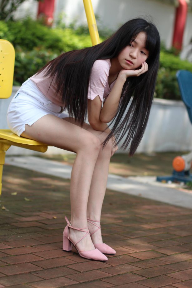 Ecologygreen摄影作品 NO.008 大一萌妹字的高跟每足 船型黑袜 [51P/174MB]