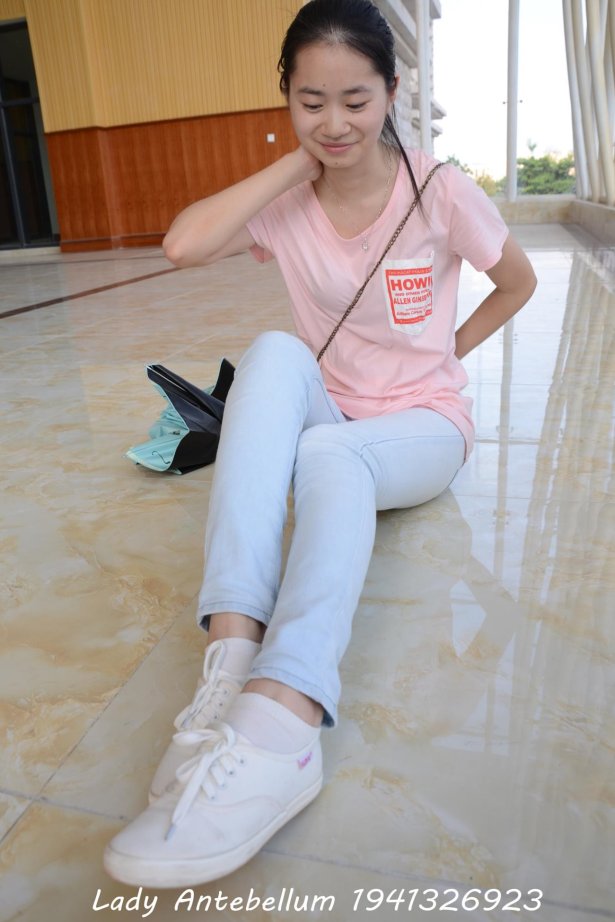 [战前女神] 美腿镁足精品摄影套图 105 [98P/148MB]