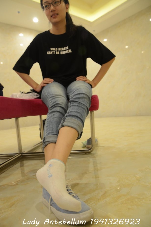 [战前女神] 美腿镁足精品摄影套图 109 [121P/298MB]