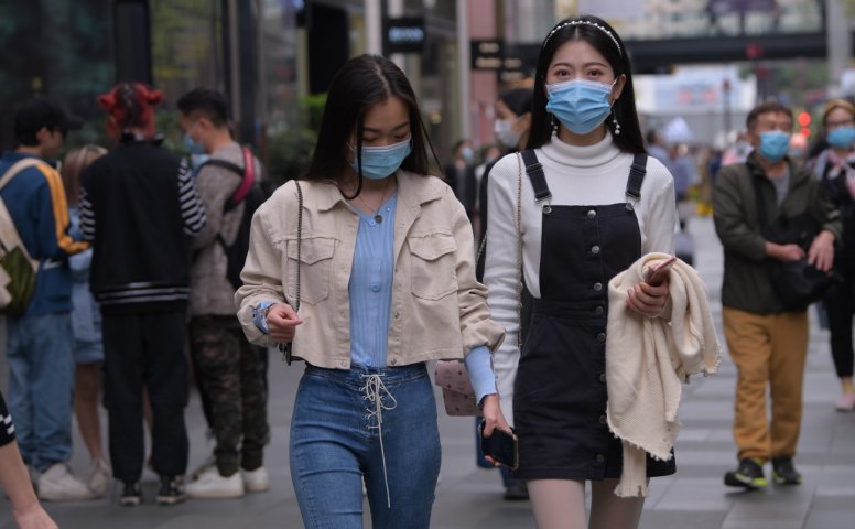 精选街拍作品 NO.1809 视觉冲击街拍作品 – 身材不错的紧牛小解解[132P/156MB]