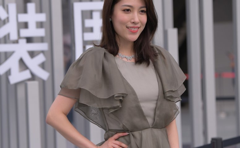 精选街拍作品 NO.1798 视觉冲击街拍作品 – 美腿镁足的高层女主管[86P/81.7MB]