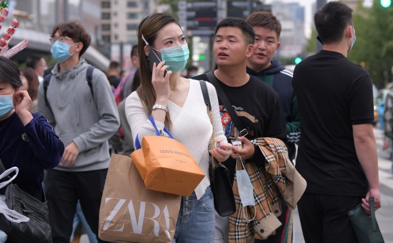 精选街拍作品 NO.1795 视觉冲击街拍作品 – 长腿紧牛小解解，身材真棒[105P/149MB]