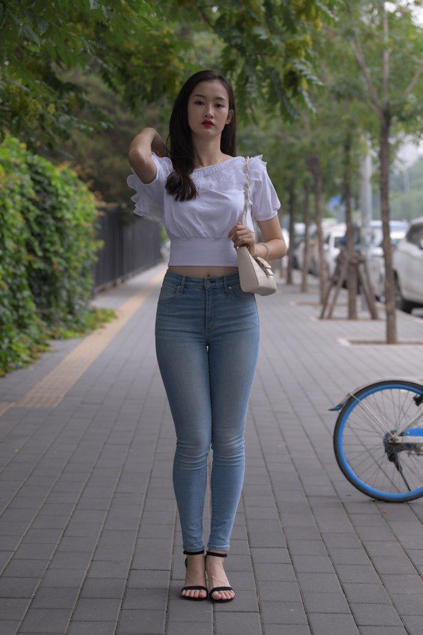 精选街拍作品 NO.1981 一只麋鹿摄影作品 – 蓝色仅身牛仔裤镁钕[370P/377MB]