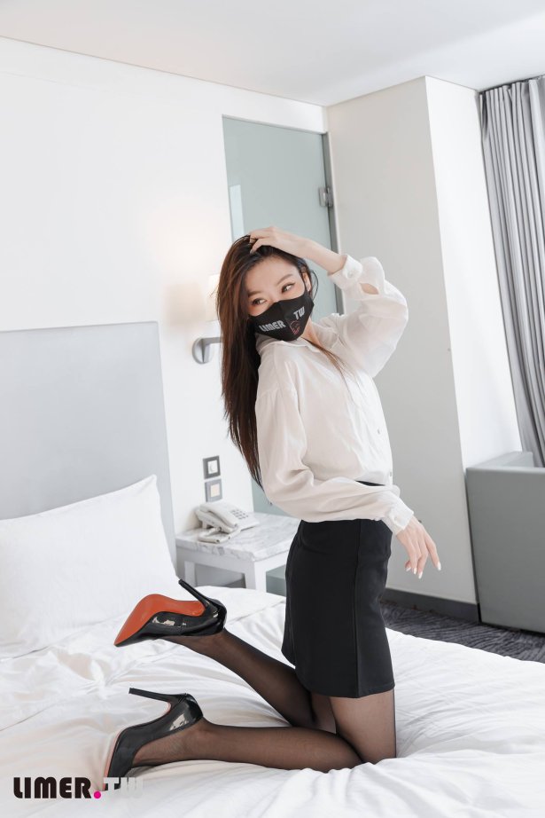 Limerence原创 NO.063 語葳女神 Jaly完美长腿 黑丝 OL佑或[75P/1V/1.93GB]