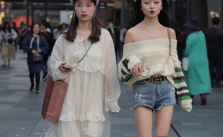 精选街拍作品 NO.2028 凯恩街拍作品 – 时尚漂亮的美眉 锁骨爱了[53P/52MB]