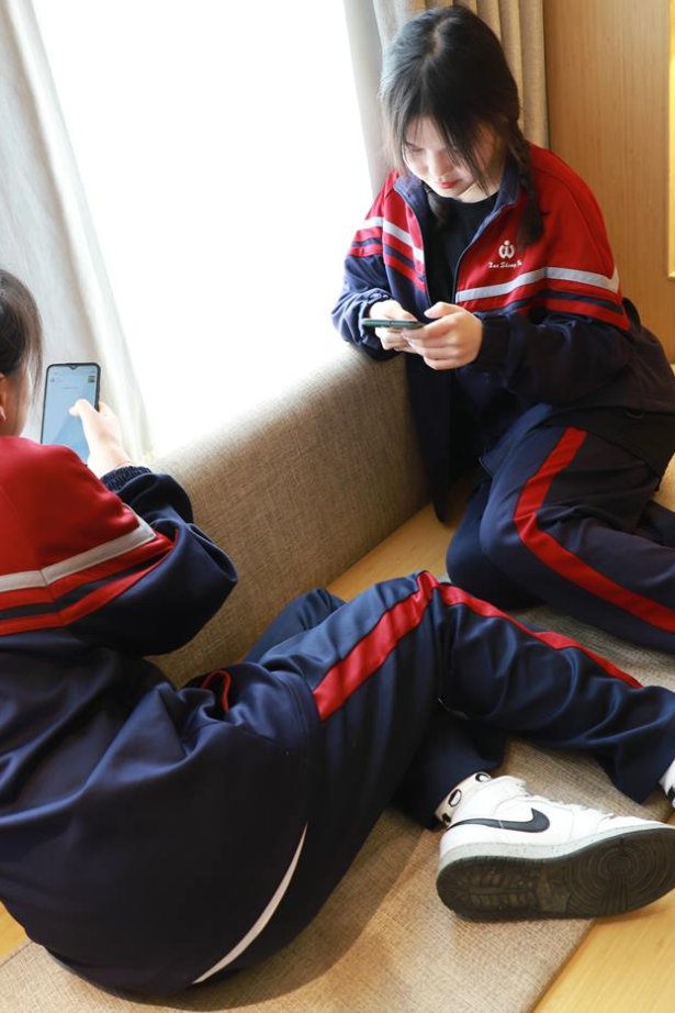 [誉铭传媒]袜足摄影 2020年《06.18 专享作品1》[90P/691MB]