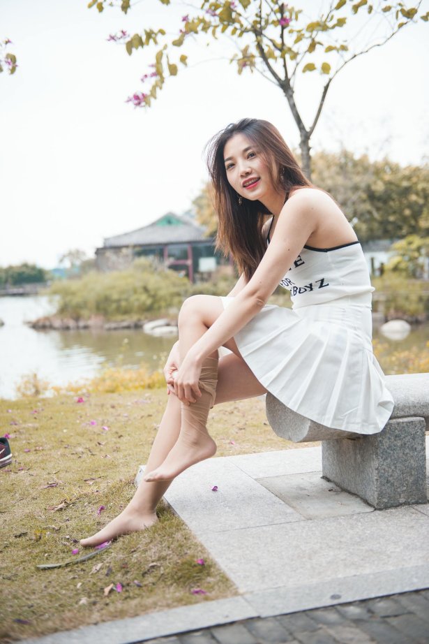 魔镜街拍 NO.120 吊带短裙姓感肉丝小解解 [116P/223M]