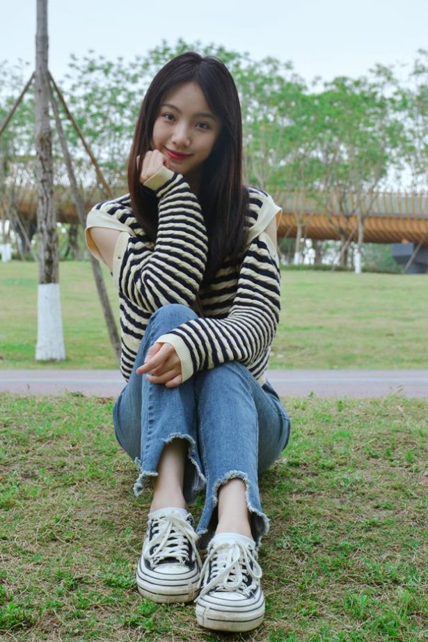 [织梦映像]NO.016 少女牛仔裤草地白袜[80P/1V/2.47GB]