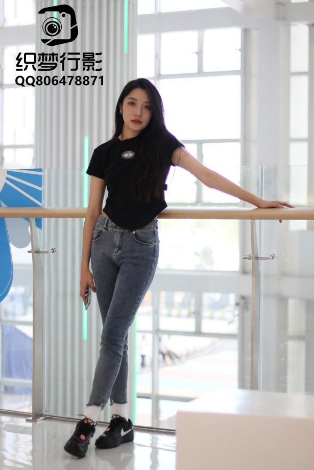 [织梦映像]NO.018 大家闺秀大镁钕白袜裸足[100P/1V/2.22GB]