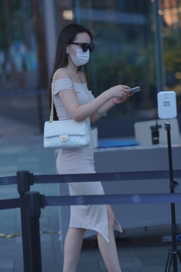 精选街拍作品 NO.2380 气质小解解 [54P/69MB]