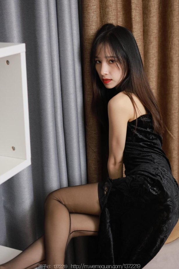 [IESS异思趣向] 2023.03.27 丝享家1403：美子《长筒黑色后竖线》[88P/106MB]