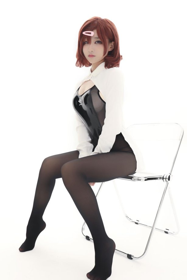 网紅Coser@幼爱 竟泳灰丝 [29P/59MB]