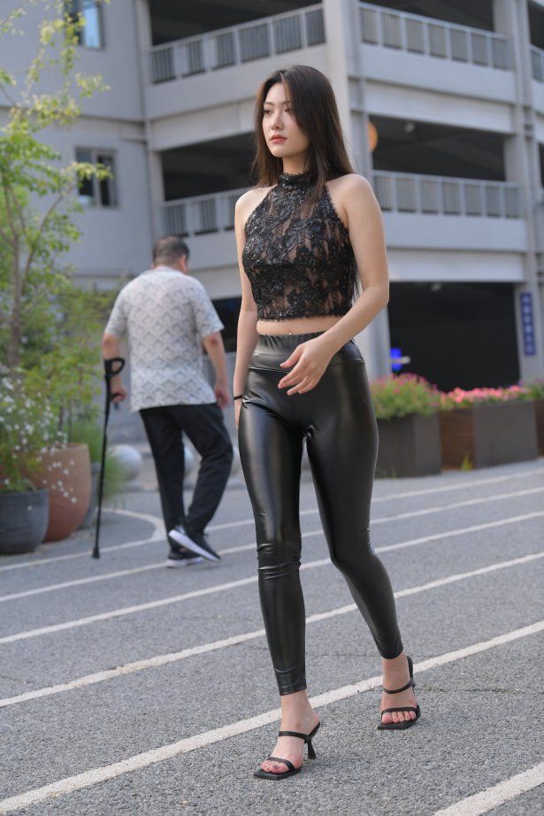 精选街拍作品 NO.2560 一只麋鹿专区 皮裤-晨曦  1 [100P/121M]