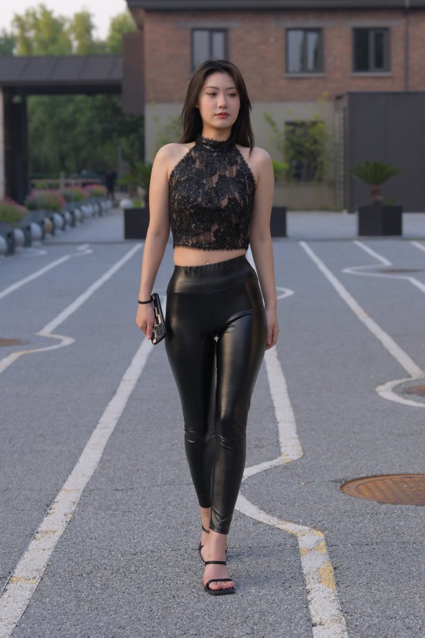 精选街拍作品 NO.2590 一只麋鹿摄影作品 – 皮裤-晨曦[807P/1.71GB]