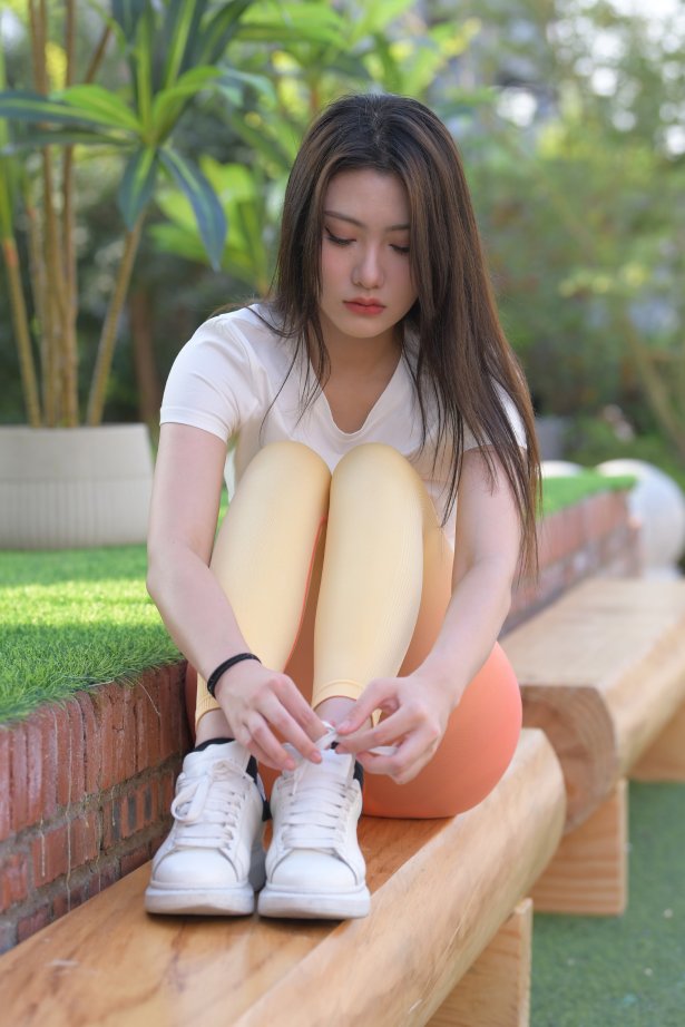 精选街拍作品 NO.2596 一只麋鹿摄影作品 – 红色瑜伽裤镁钕[563P/772MB]