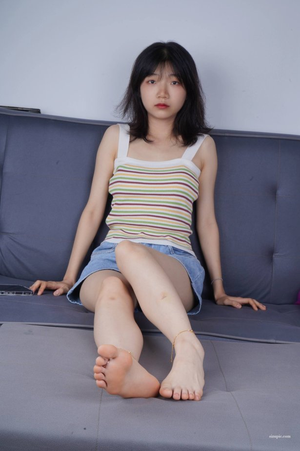 Pary摄影 NO.121 小华脱掉高跟展示37码修长美脚[102P/386MB]