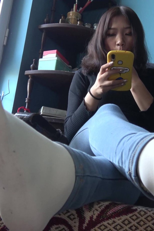 [K&M丝族视频]NO.0242 Jiahui牛仔裤棉袜裸足[1V/1.35GB]