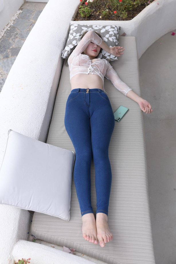 魔镜街拍 原版仅身密桃裤高跟鞋[999P/2V/26.4G]