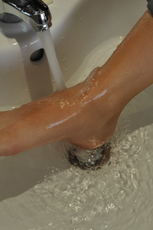 自由摄影 No.170 受伤了玉足 [51P/99MB]