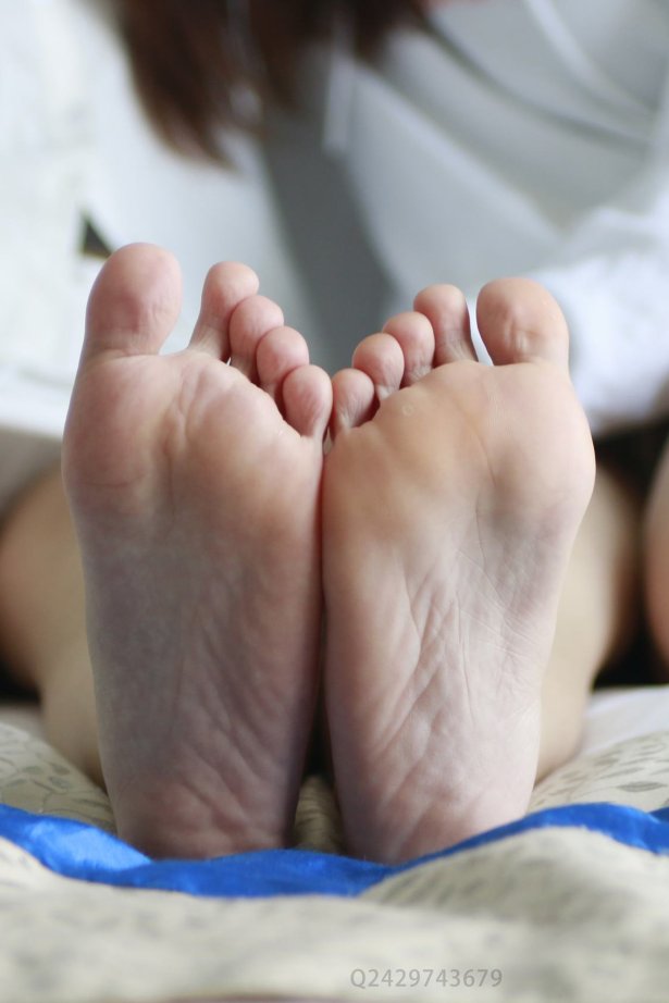 鱼鱼足影@080-第80期：双胞胎姐妹[74P/695MB]