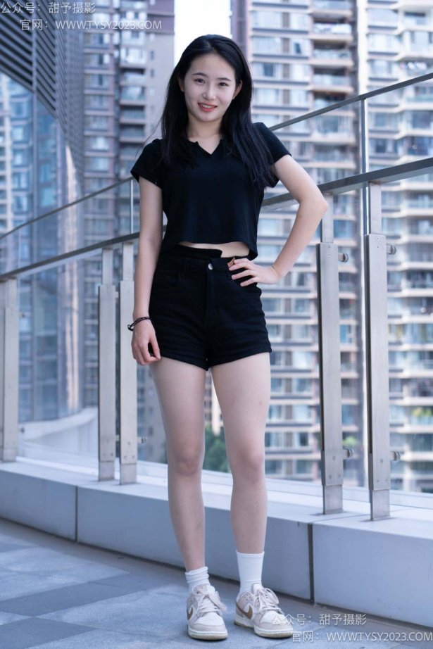 甜予摄影 NO.052 思思-板鞋、白棉袜、肉丝（脚尖加固款）[129P/2V/9.59GB]