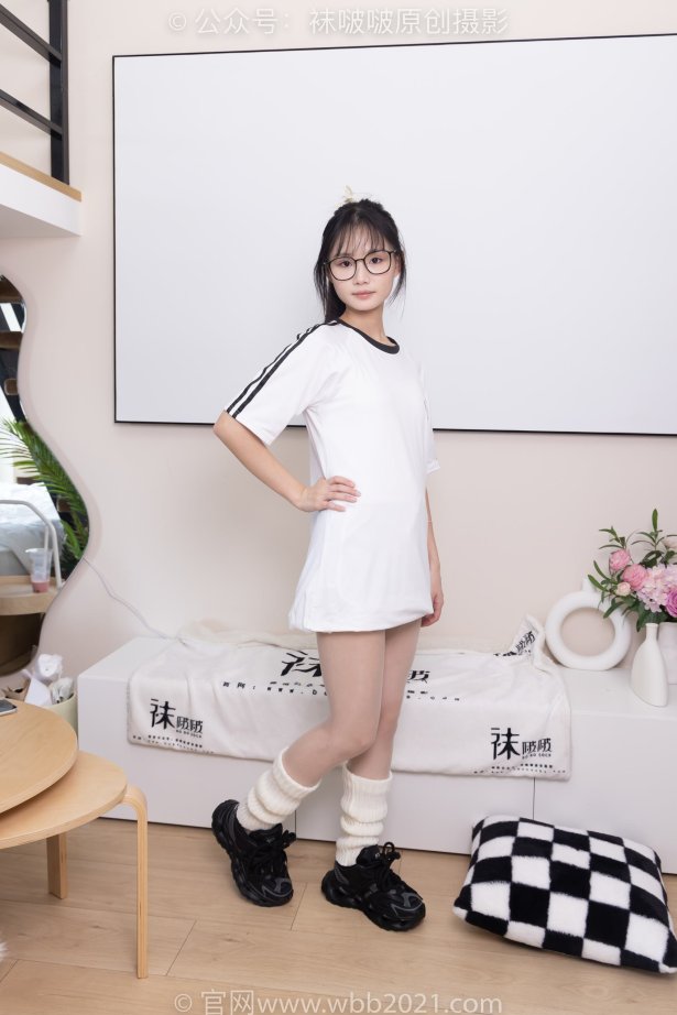 [BoBoSocks袜啵啵]NO.376 甜甜圈-运动鞋、堆堆袜套、白丝[150P/1V/5.54GB]