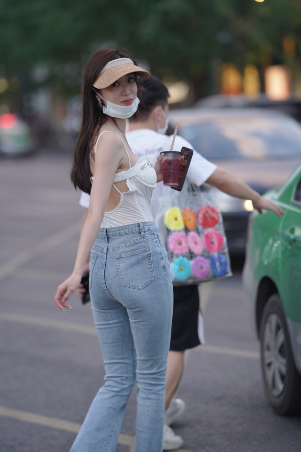 精选街拍作品 NO.3021 吊带露背牛仔裤[89P/240MB]