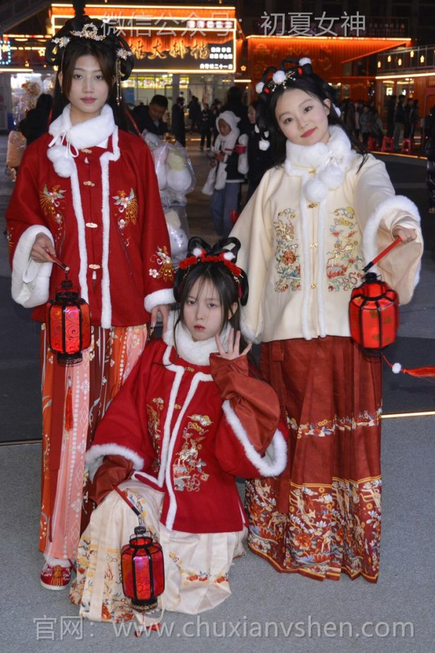 初夏女神 NO.149 双双&秀秀&情情 新年快乐[110P/1V/3.06GB]