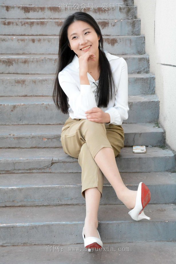 月下摄影 NO.005 恰恰~生活套装 展示一下平时去工作中使用的工作装。略显成熟！[130P/1V/5.81GB]