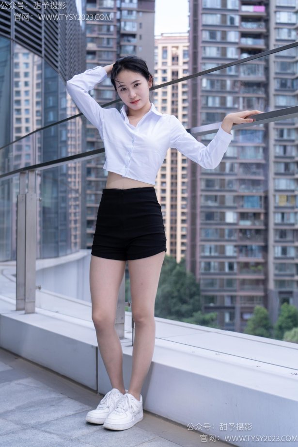 甜予摄影 NO.063 思思-板鞋、油亮灰丝（脚尖透明款）[136P/2V/9.98GB]