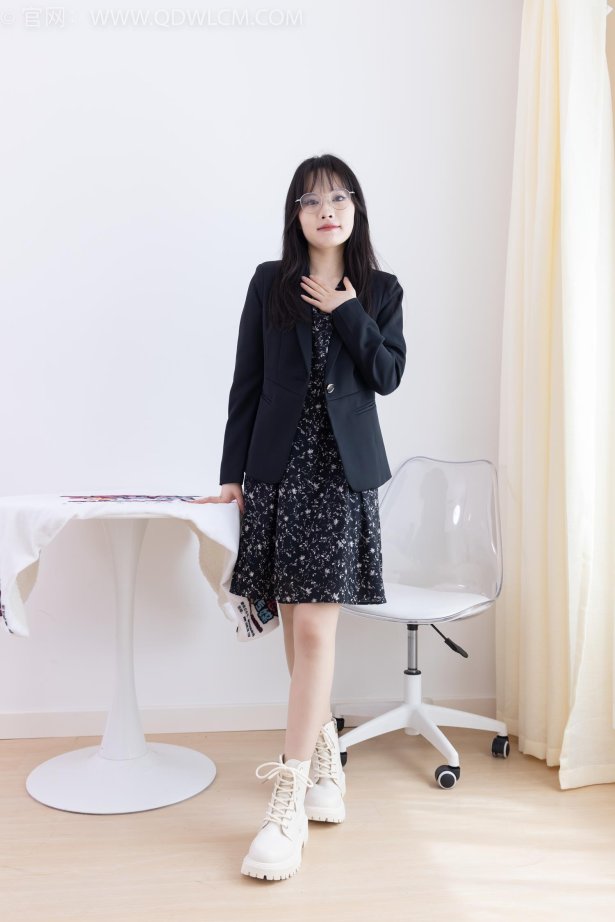 勿恋传媒 NO.2065 小酒-岁末的秋天[190P/1V/4.53GB]