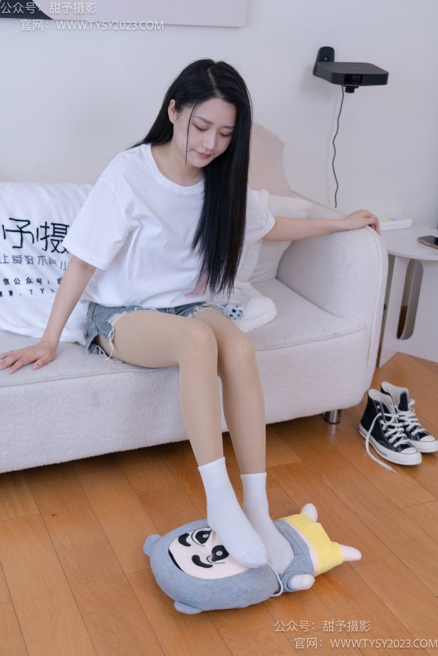 甜予摄影 NO.072 澜澜-帆布鞋、白棉袜、踩蜡笔小新玩偶剧情[125P/2V/10.6GB]