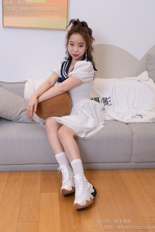 甜予摄影 NO.073 小语-运动鞋、白棉袜、裸足[131P/2V/9.87GB]