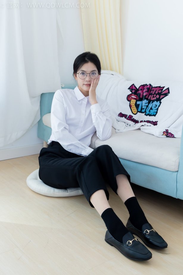 勿恋传媒 NO.2126 茯苓-泛黄的相片[159P/1V/3.73GB]