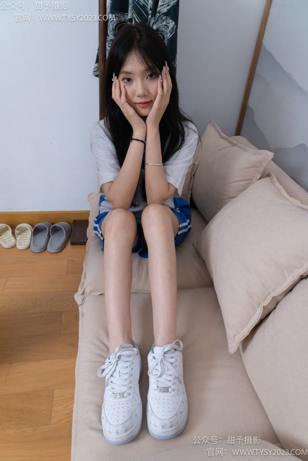 甜予摄影 NO.080期：璇璇-校服、板鞋、裸足、光脚踩小西红柿葡萄的剧情[134P/2V/12.00GB]