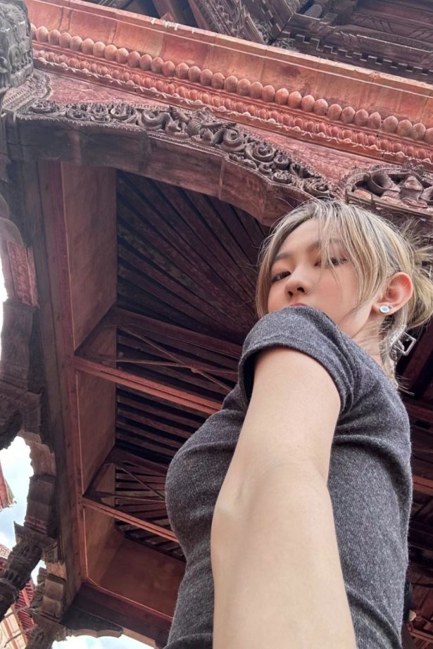 脚模面试脸足同框套路系列-115 165 90 37小富婆 黑丝 牙齿展示[10P/7V/133M]