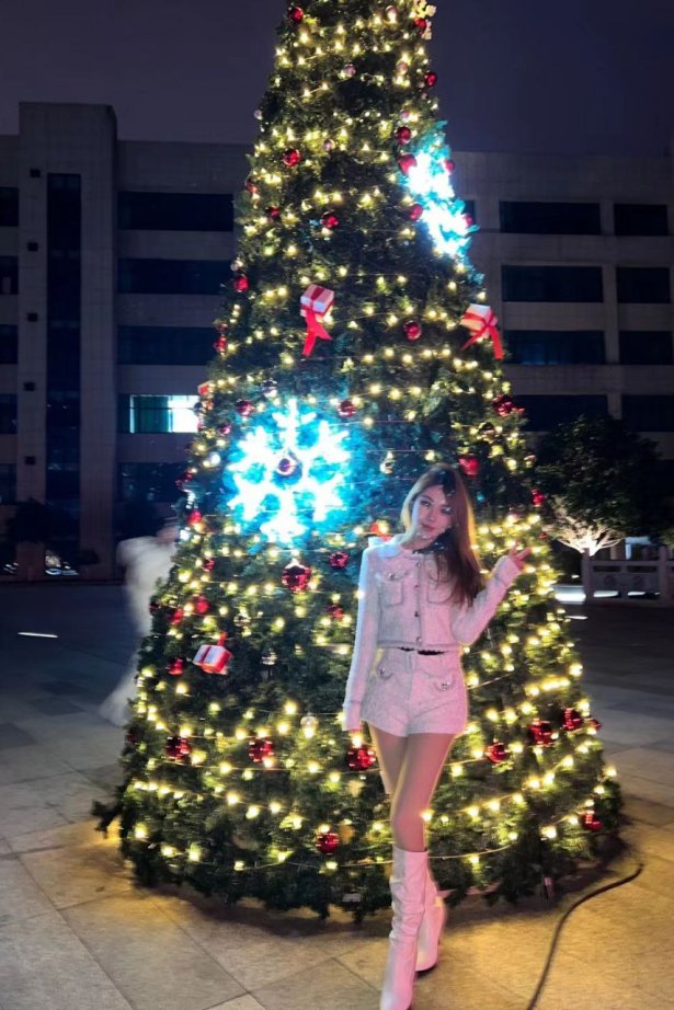 脚模面试脸足同框套路系列-121 宿舍黑丝内一足底秀[15P/13V/70M]