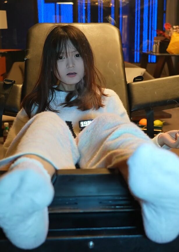 高颜值精神小妹梨梨[1V/608M]