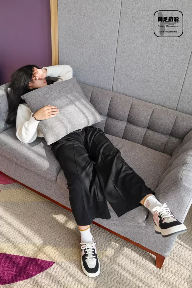 御足摄影 NO.015 – 板鞋白棉袜[74P/1V/2.50GB]