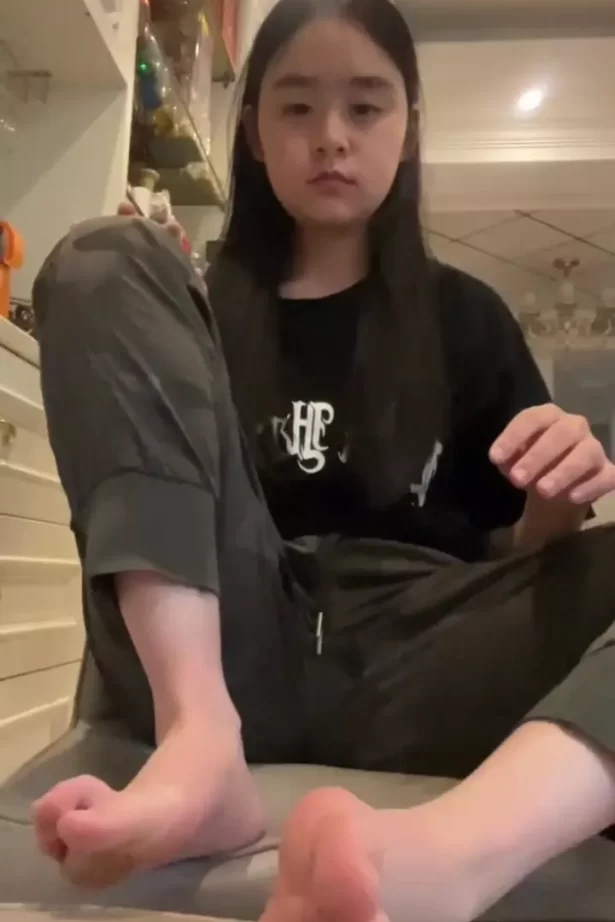 脚模面试脸足同框套路系列-140 [20P/2V/46M]