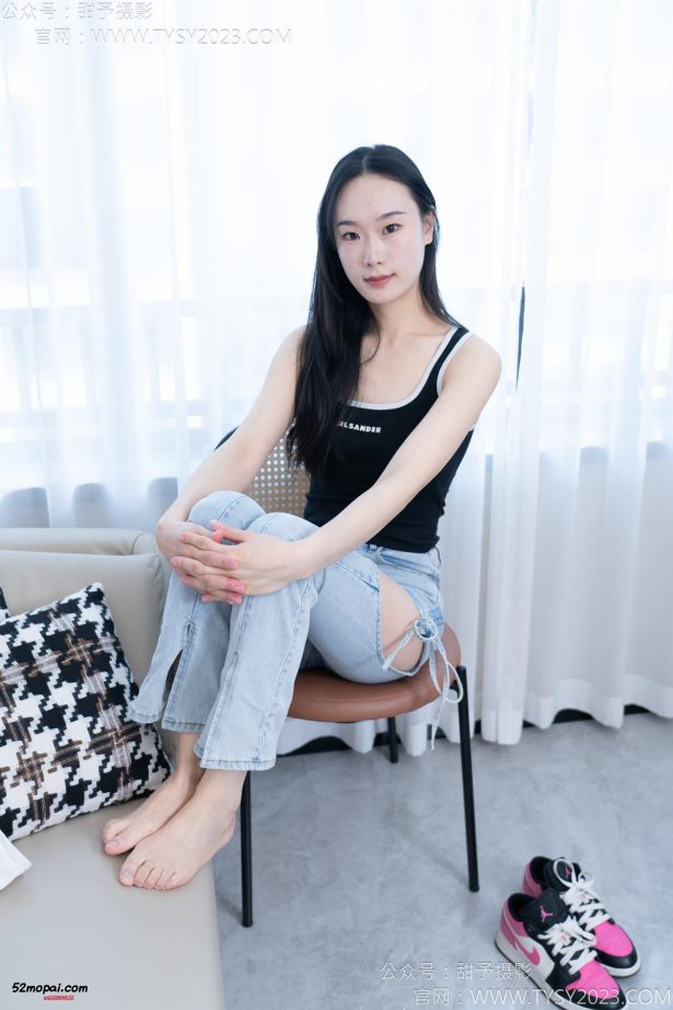 甜予摄影 NO.181 小容-板鞋、白棉袜、裸足[130P/2V/9.83GB]